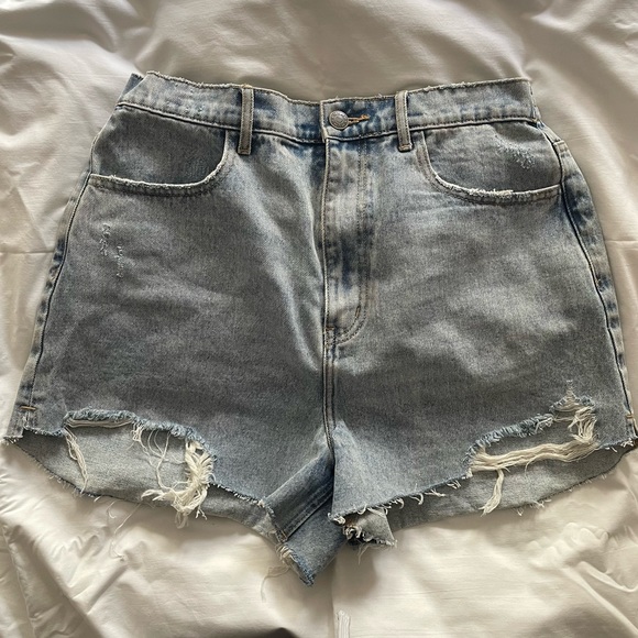 Show Me Your Mumu Tucson Shorts in Cloud Burst. Size 31 - Picture 5 of 11